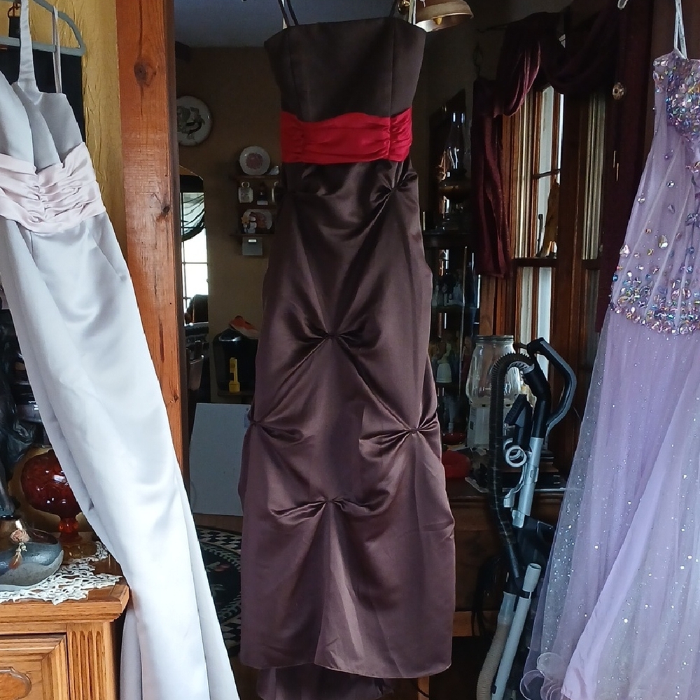 Chic Strapless Brown Dress with Red Detail